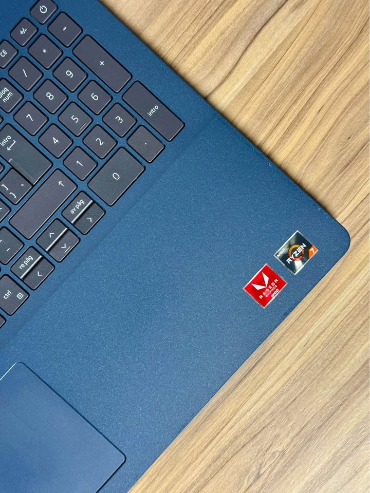 Laptop Dell Ryzen 7 Blue con Gráfica, 16 de RAM y 256 NVMe M.2 SSD 🇺🇸