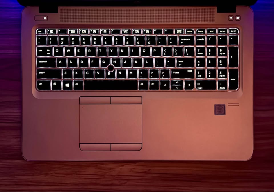 Notebook HP Elitebook i7 con teclado Retroiluminado, 16 de RAM y 256 SSD