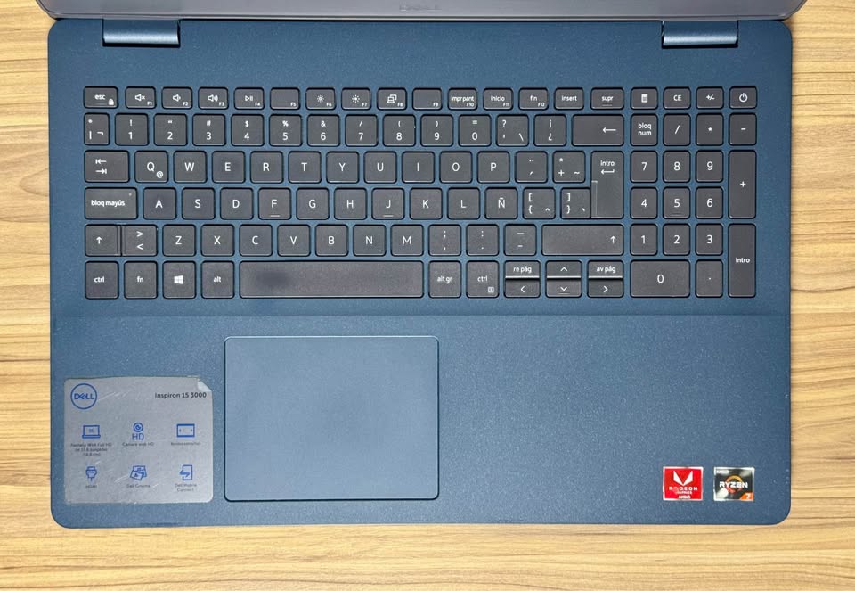 Laptop Dell Ryzen 7 Blue con Gráfica, 16 de RAM y 256 NVMe M.2 SSD 🇺🇸
