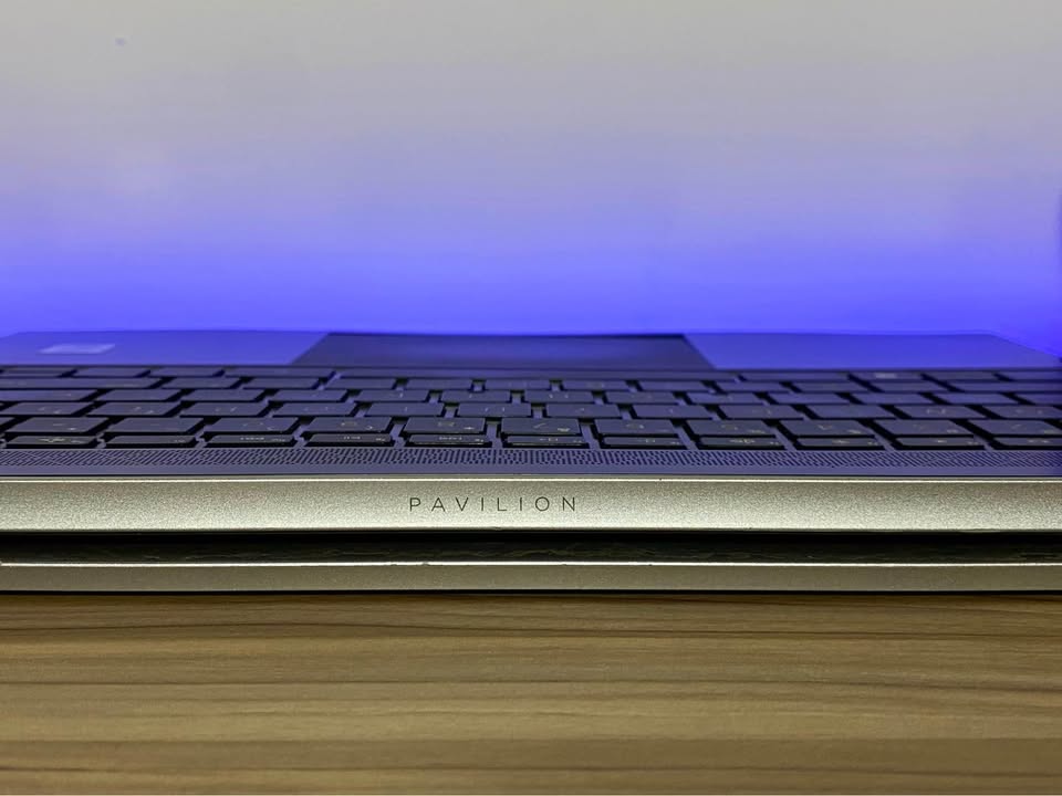 Laptop HP PAVILION 2 en 1, 8 de RAM y 128 M.2 NVMe SSD PANTALLA TÁCTIL 360