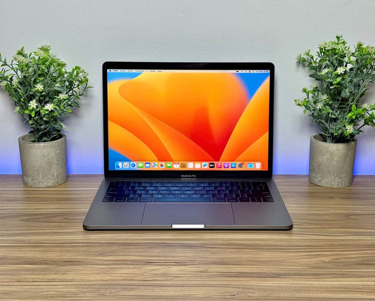 MacBook Pro 2017 | Intel i7 – 16 GB RAM – 512 GB SSD – 13.3”